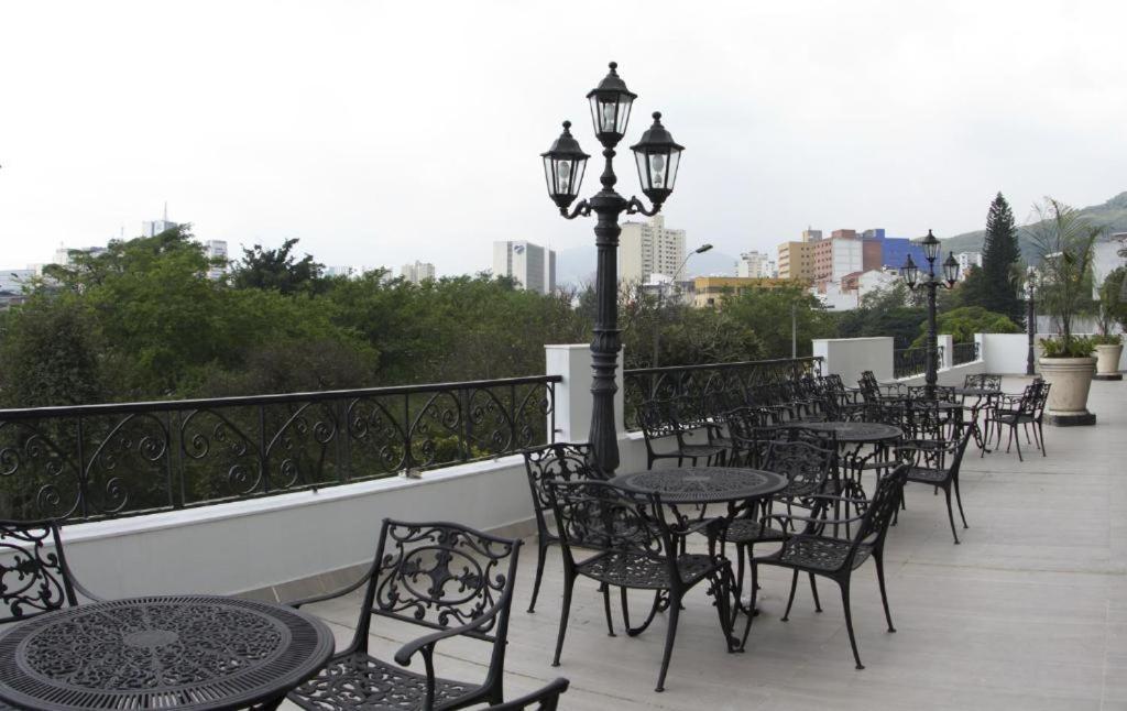 Club De Bienestar Ilar Bulevar Del Rio Кали Экстерьер фото